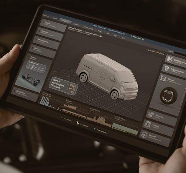 Hände, die ein Tablet halten, auf dem ein 3D-Modell eines Fahrzeugs mit Diagnose- und Systemdaten zu sehen ist.